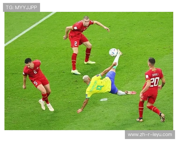 前锋倒钩+回旋球共同铸就绝美进球：足球场上的完美艺术