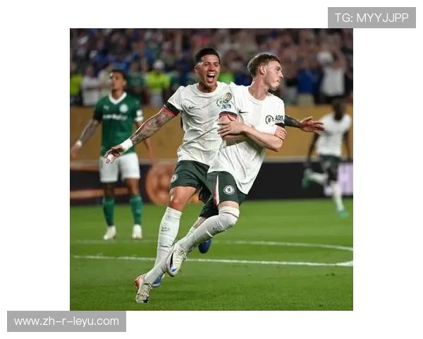 切尔西通过强压抢断，帕尔默远射高出